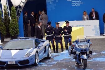 polizia 20 anni di partnership con automobili lamborghini