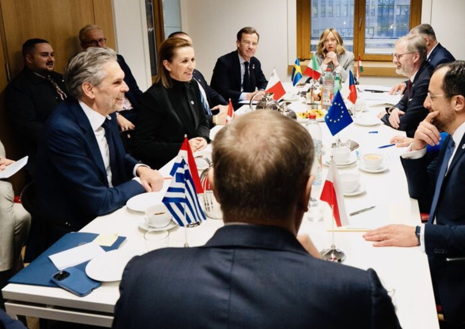 Meloni propose des solutions innovantes aux partenaires européens sur les migrants et les rapatriements.
