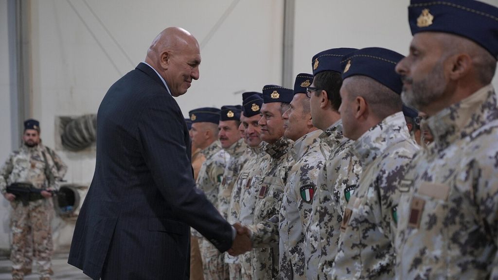 il Ministro Crosetto con l'Italian National Contingent Command Air/Task Force Air Kuwait