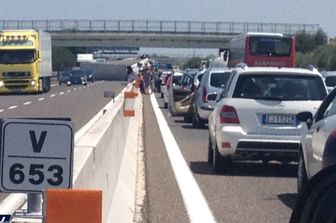 incidente stradale Bari A14 tir ribaltato code autostrada - youreporter