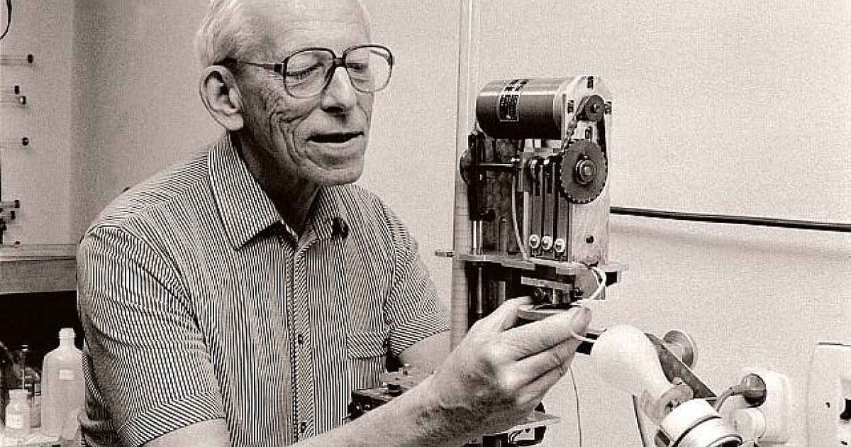 1961 年のクリスマスの午後、手作りのコンタクト レンズ