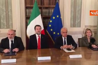 Salvini e Piantedosi allo stesso tavolo dopo il Processo OpenArms per protocollo Viminale - Ferrovie