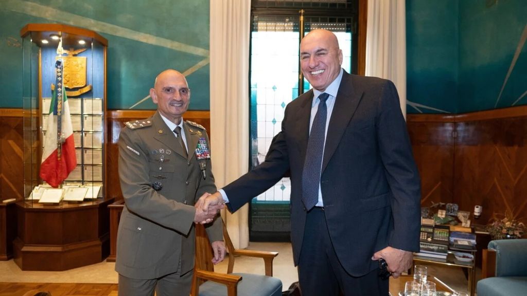 Le chef d'état-major, le général Portolano, avec le ministre italien de la Défense, Guido Crosetto