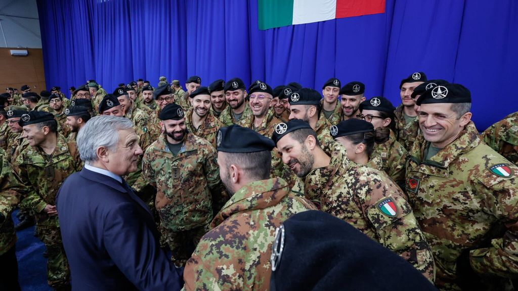 Le ministre des affaires étrangères et de la coopération internationale, Antonio Tajani, en visite en Kosovo