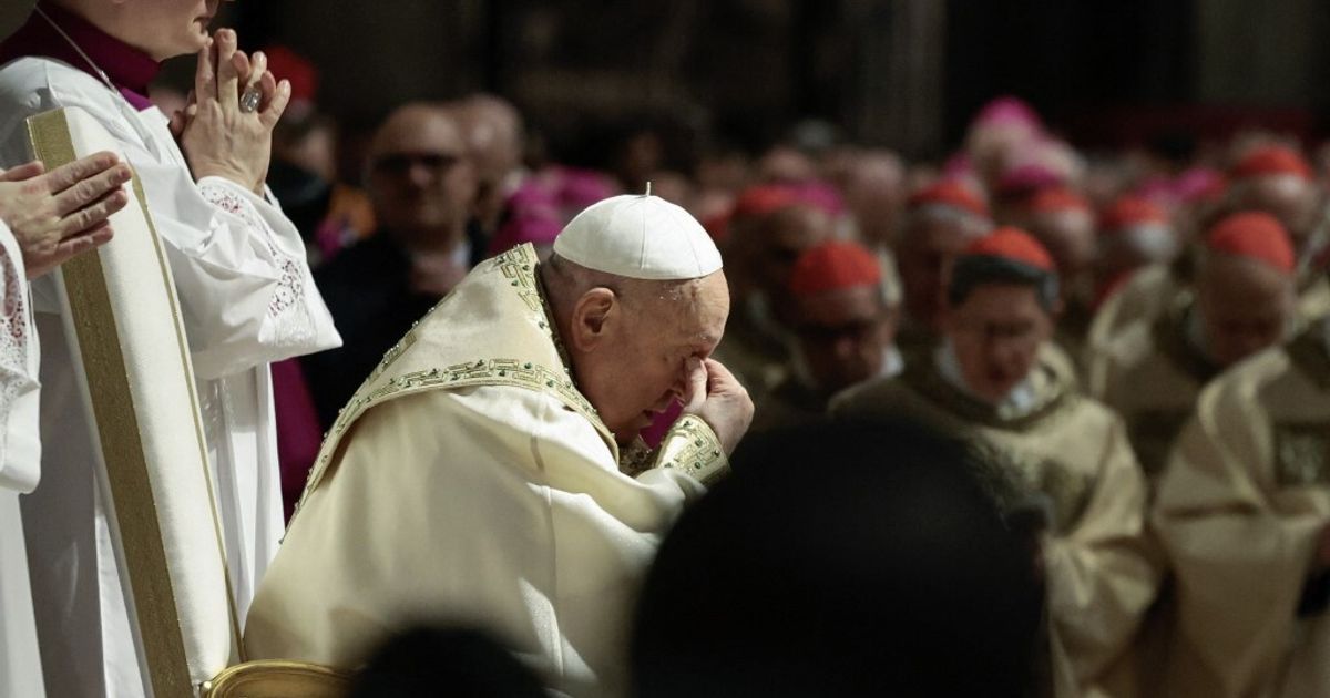 Papa Francesco apre la Porta Santa. Inizia il Giubileo 2025