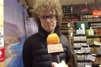 Panettone o Pandoro? La sfida più dura del Natale, ecco le opinioni dei milanesi