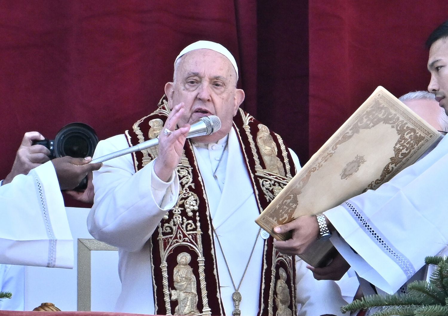 discorso angelus papa natale