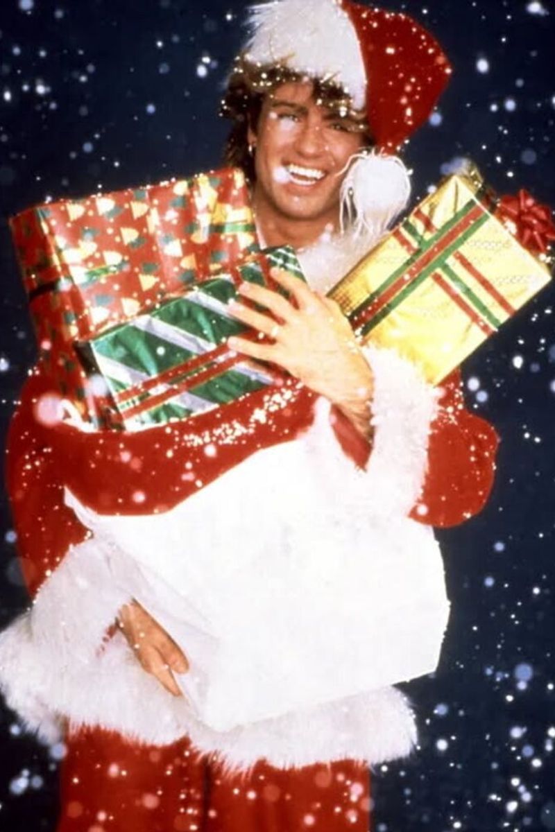 Otto anni fa moriva George Michael. Un docu-film racconta gli Wham! e il successo di 'Last Christmas'