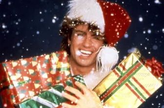 Otto anni fa moriva George Michael. Un docu-film racconta gli Wham! e il successo di 'Last Christmas'