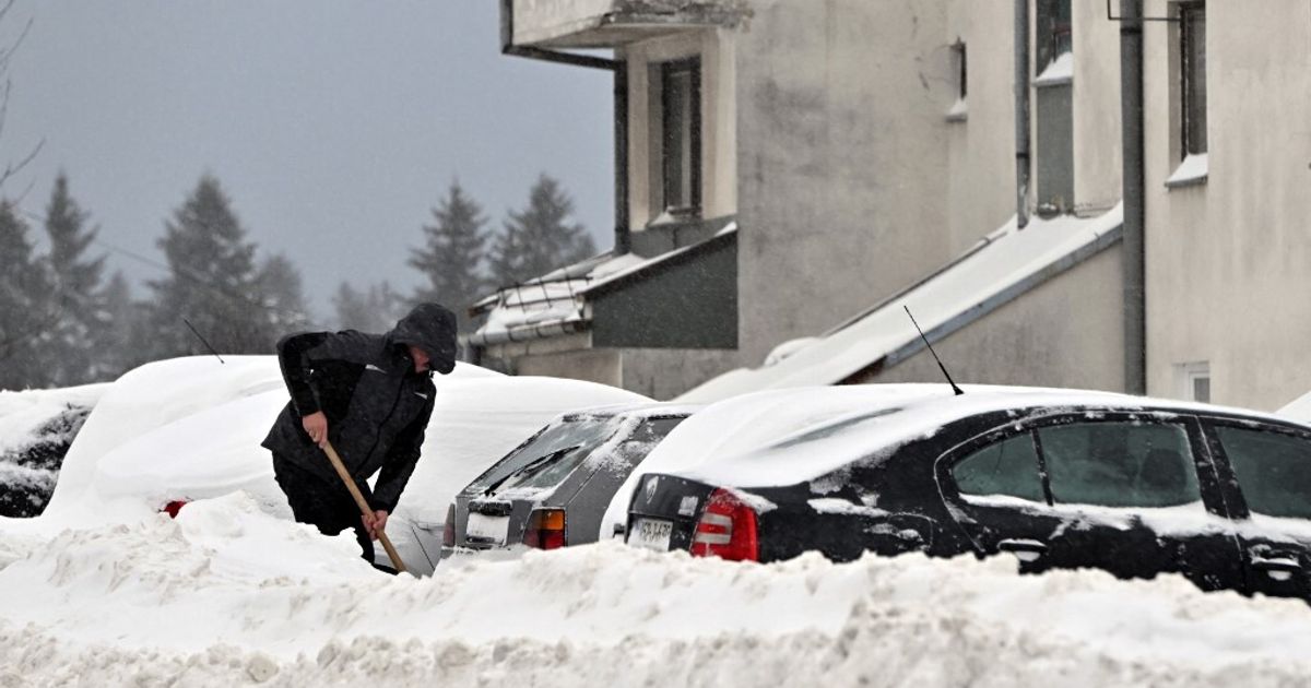 吹雪で20万世帯が停電