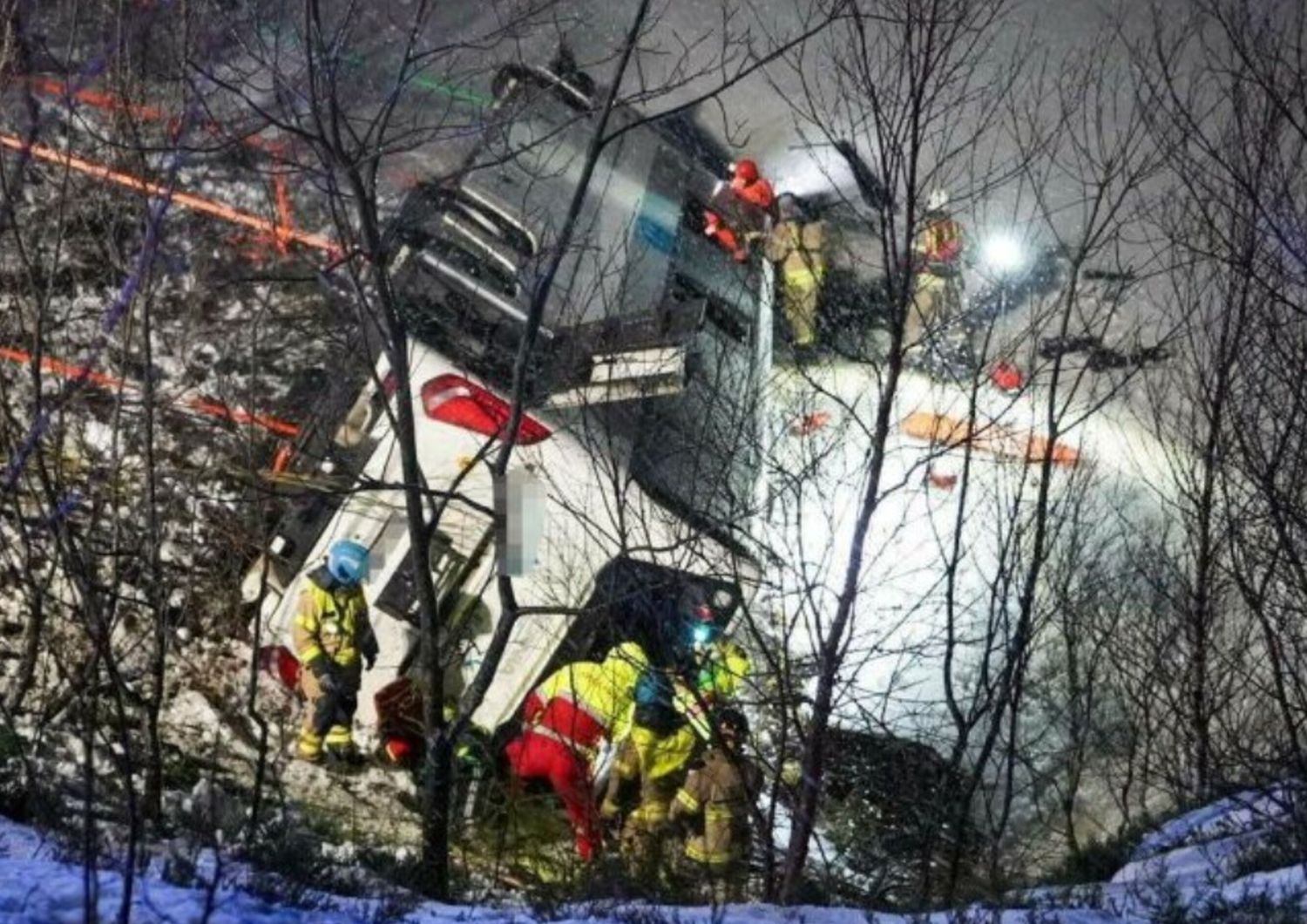 Il bus caduto in mare in Norvegia