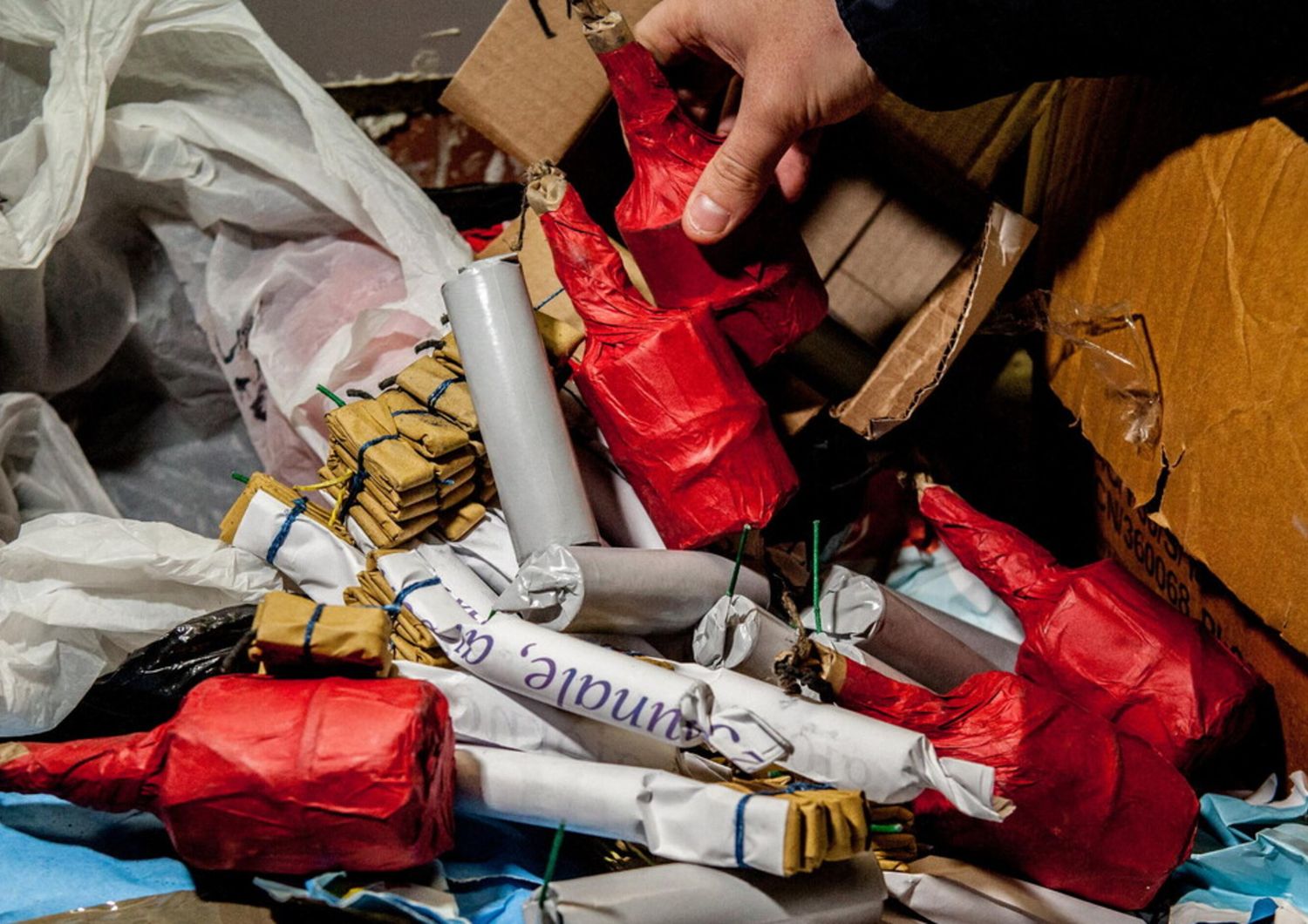 Fuochi d'artificio illegali sequestrati a Napoli