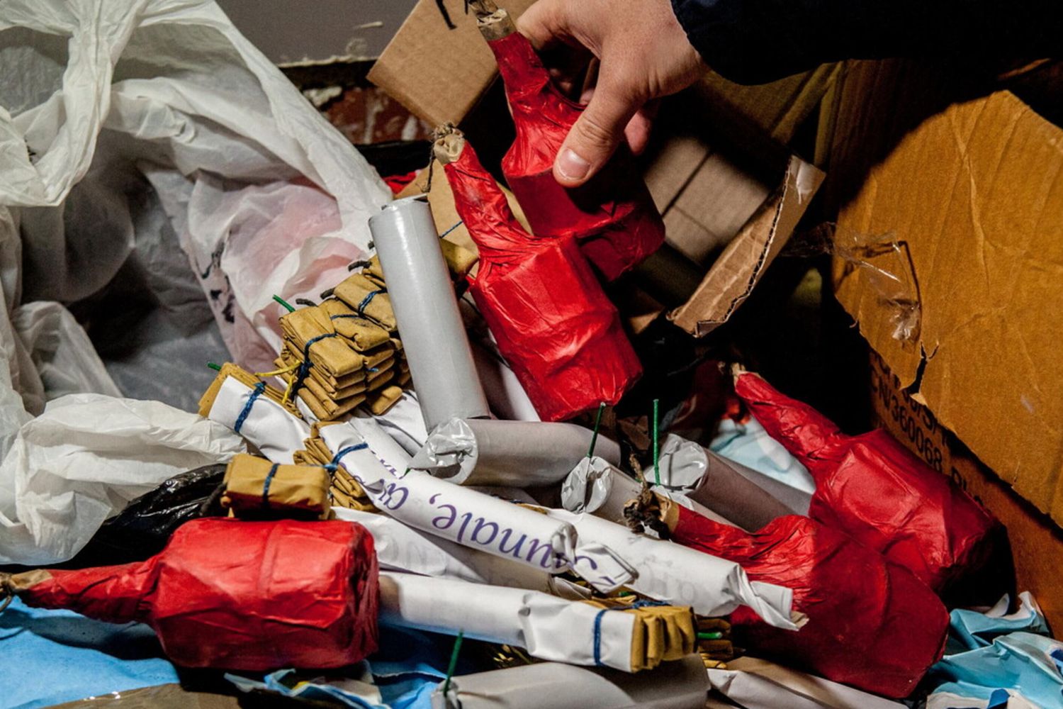 Fuochi d'artificio illegali sequestrati a Napoli