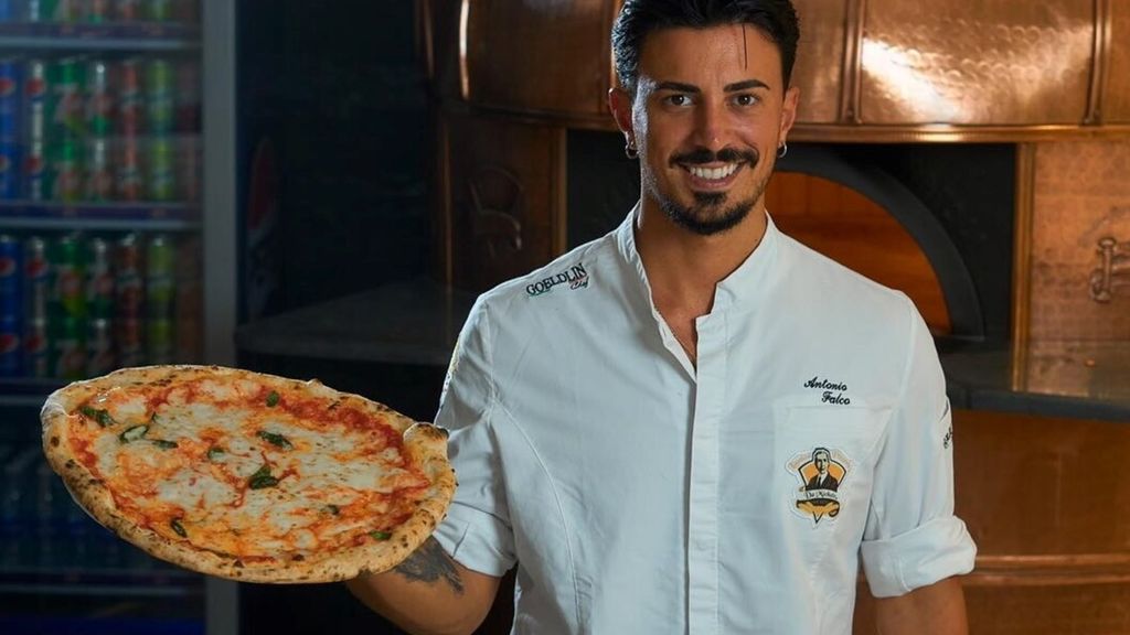 Pizzaiolo de l'Antica Pizzeria da Michele, Tripoli, Libye