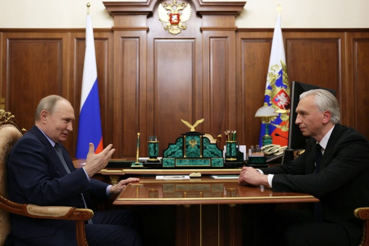 Il presidente russo Vladimir Putin e il capo Gazprom Neft, Alexander Dyukov