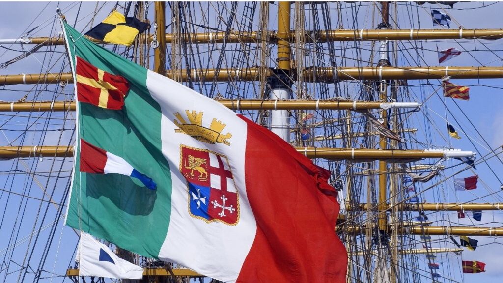 La nave  Amerigo Vespucci