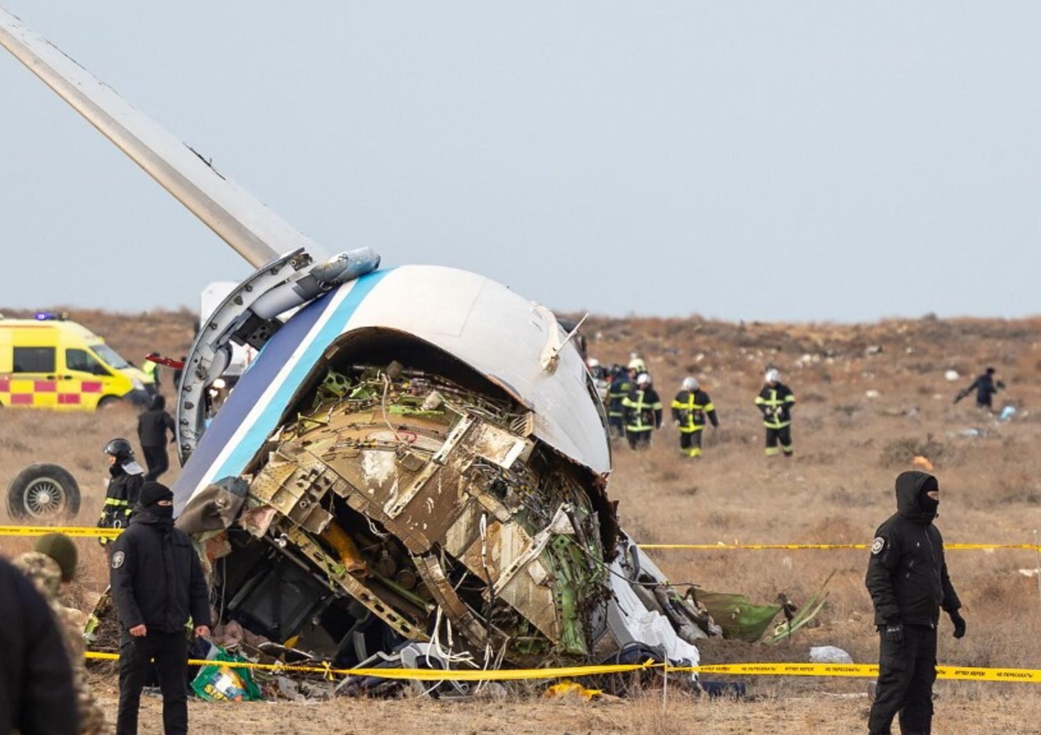 L'aereo azero precipitato, Putin si scusa ma chiede indagini "obiettive e trasparenti"