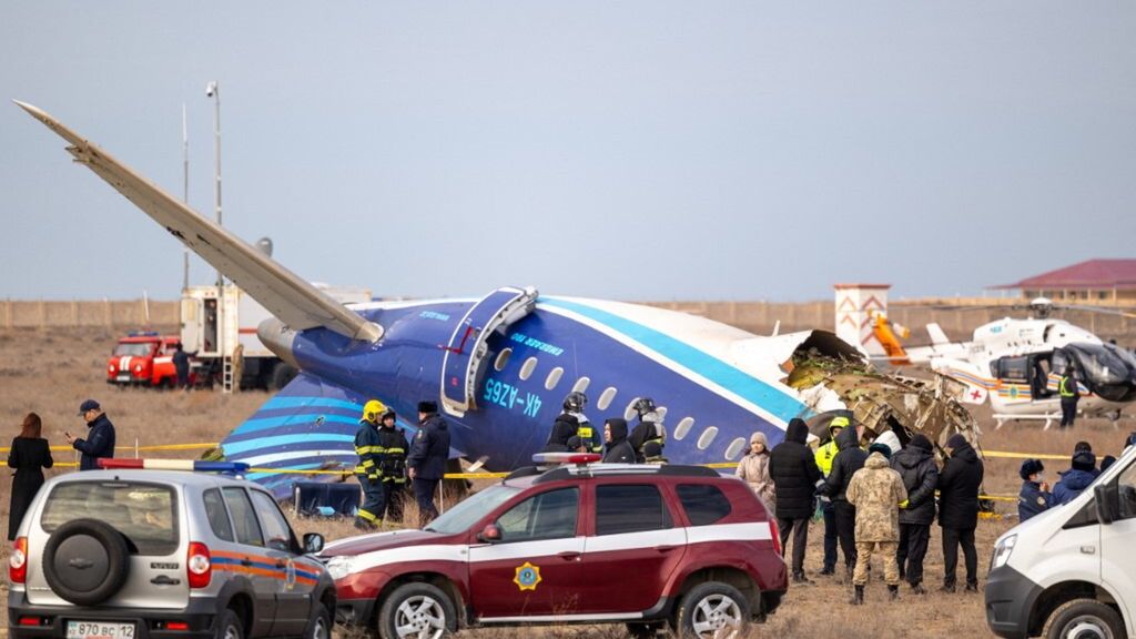 L'aereo azero precipitato, Putin si scusa ma chiede indagini "obiettive e trasparenti"