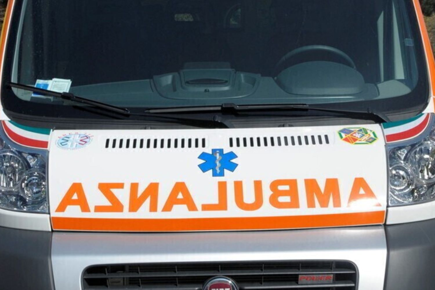 Incidente stradale a Viareggio: muoiono madre e figlia di 11 anni, gravissimi il papà e gli altri 2 fratellini