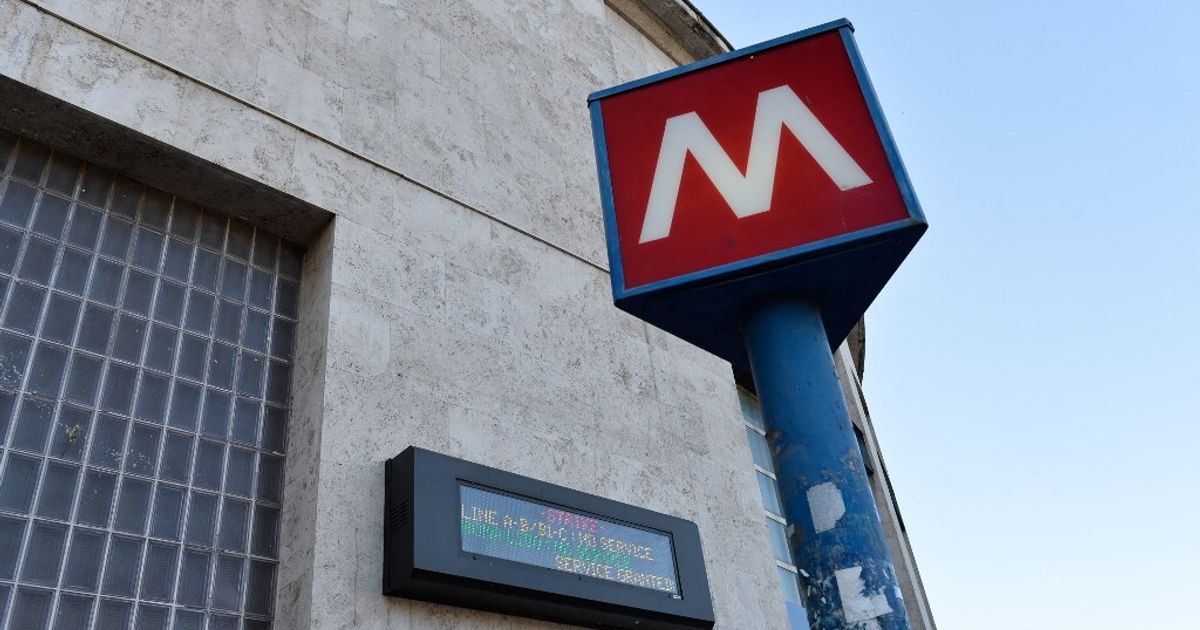 Fumo nelle gallerie della metro di Roma, intossicato un 16enne  