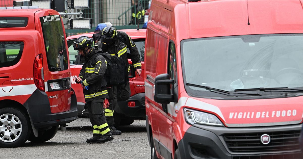 Auto contro una cabina di gas metano, morti due pedoni ad Ancona. Il Comune, "non uscite di casa"