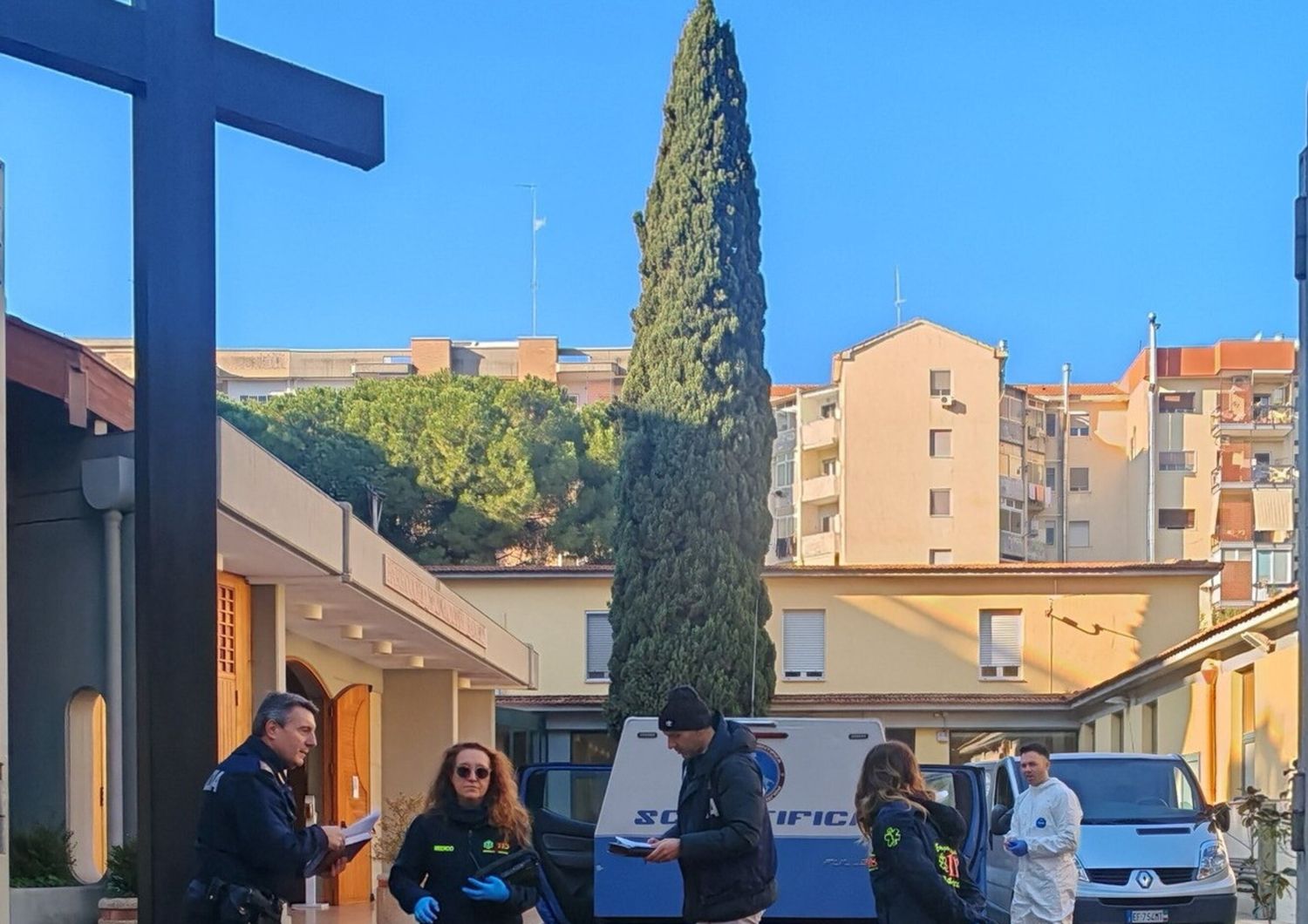 bari neonato trovato morto culla termica chiesa