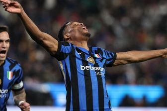 supercoppa inter batte atalanta e vola in finale