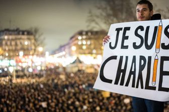 Parigi. Piazza della Repubblica, veglia  contro il terrorismo e per la libert&agrave; dopo la strage nel giornale Charlie Hebdo ad opera di un gruppo estremista islamico