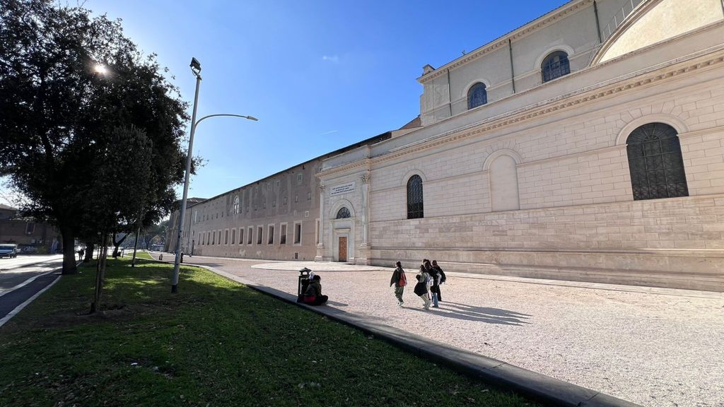 Giubileo: Basilica San Paolo fuori le Mura a Roma, piazza aperta per la Porta Santa