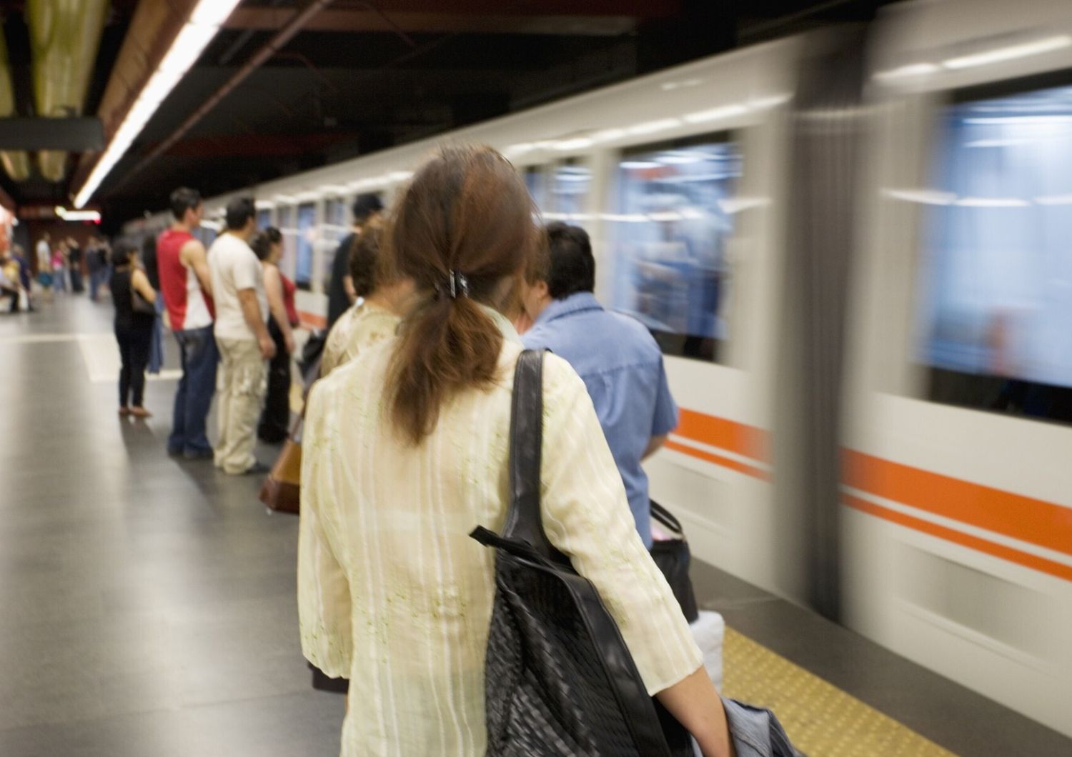 Accoltella un 14enne alla metro C, 46enne arrestato a Roma