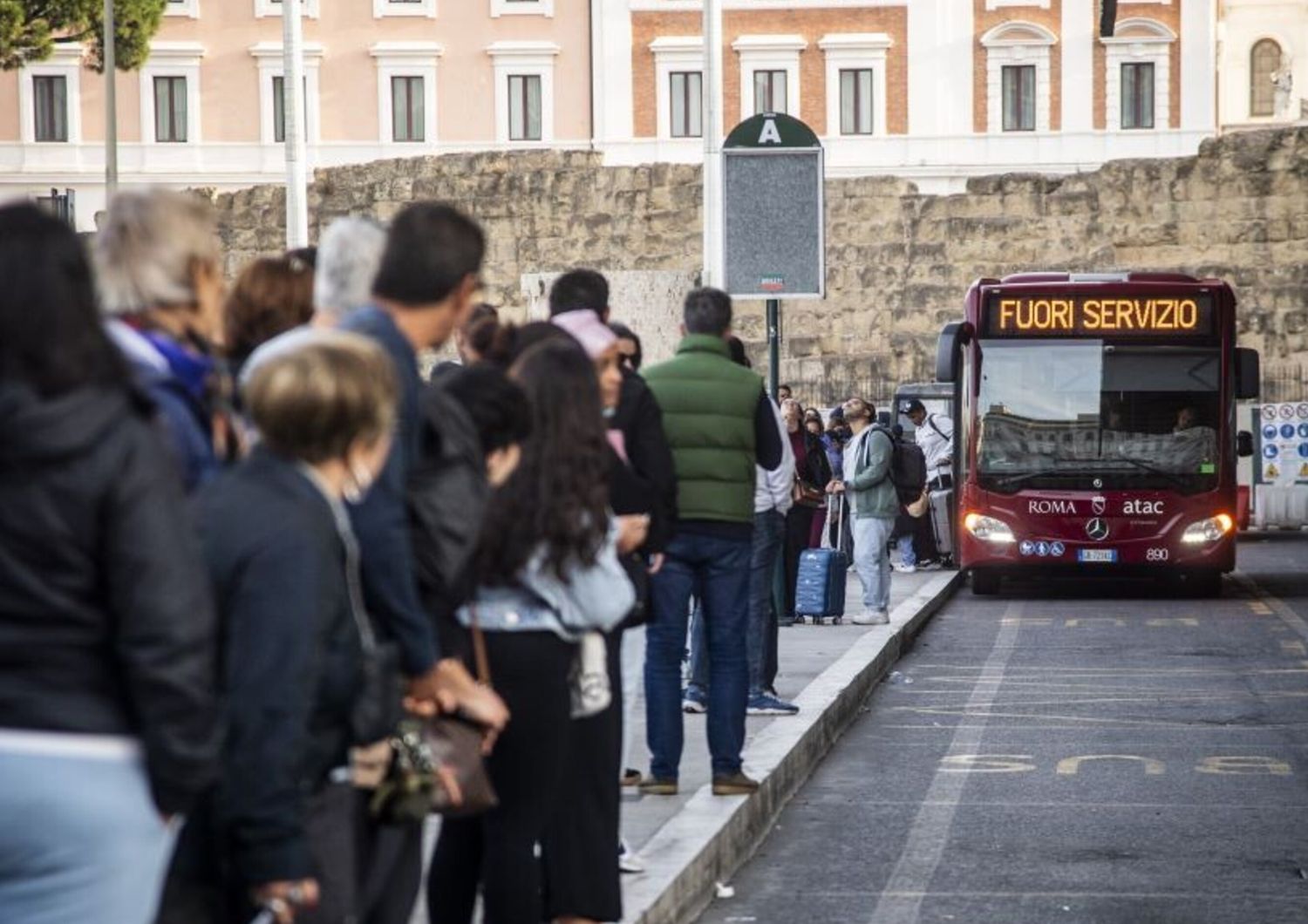 sciopero 10 gennaio si fermano bus treni aerei scuola