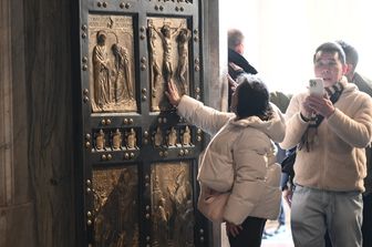 Oltre mezzo milione di pellegrini ha attraversato la Porta Santa di San Pietro