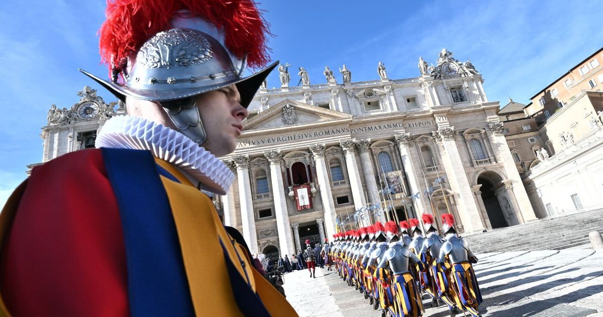 Il caso Becciu, (in)giustizia in Vaticano. Un libro racconta la storica condanna