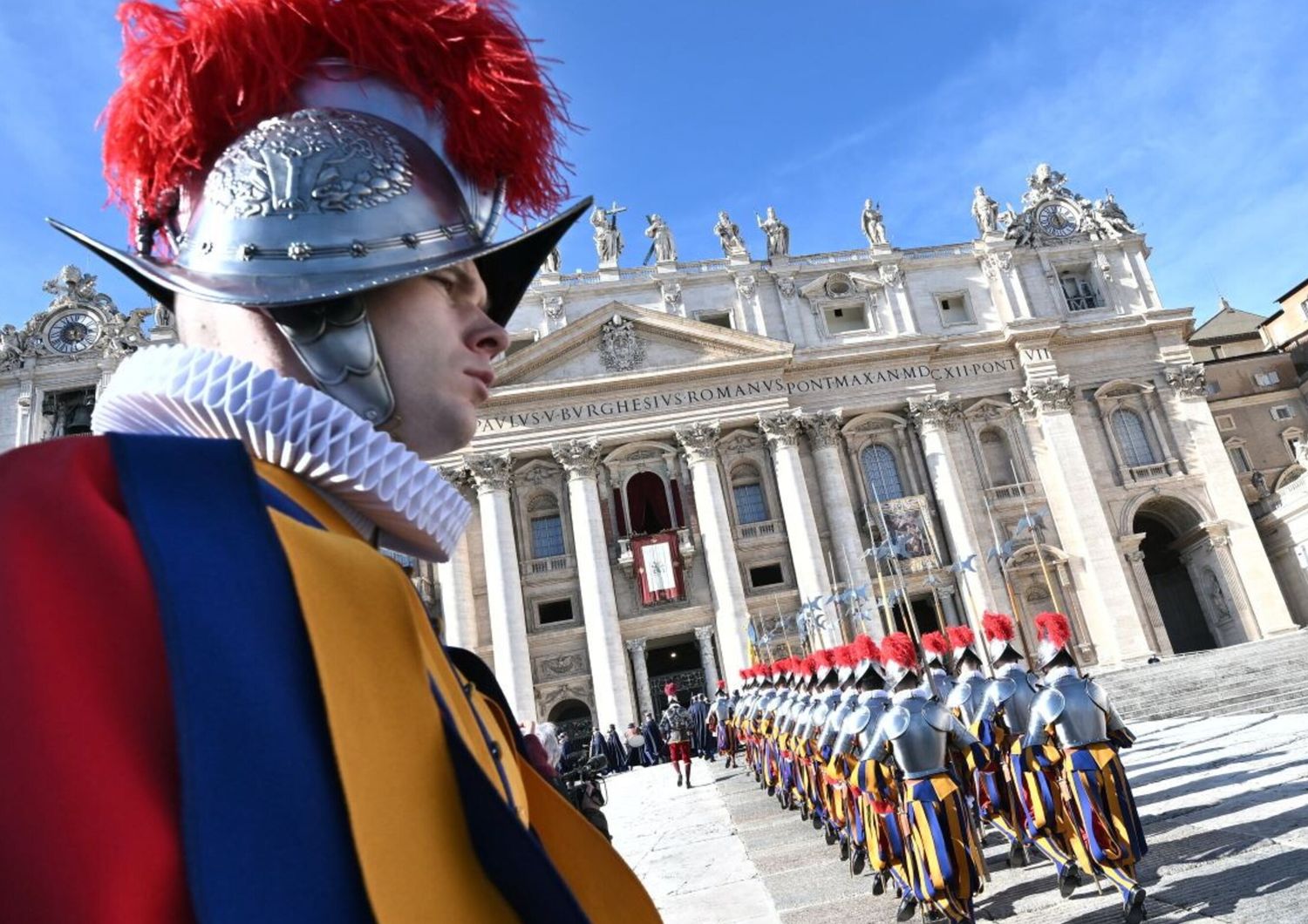 libri caso becciu il cardinale all&#39;ultimo duello