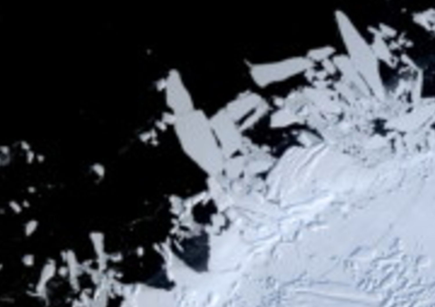 Immagine Landsat 8 che mostra il fronte fortemente crepacciato del ghiacciaio Thwaites, l&rsquo;Antartide occidentale e gli iceberg e il ghiaccio marino al largo&nbsp;