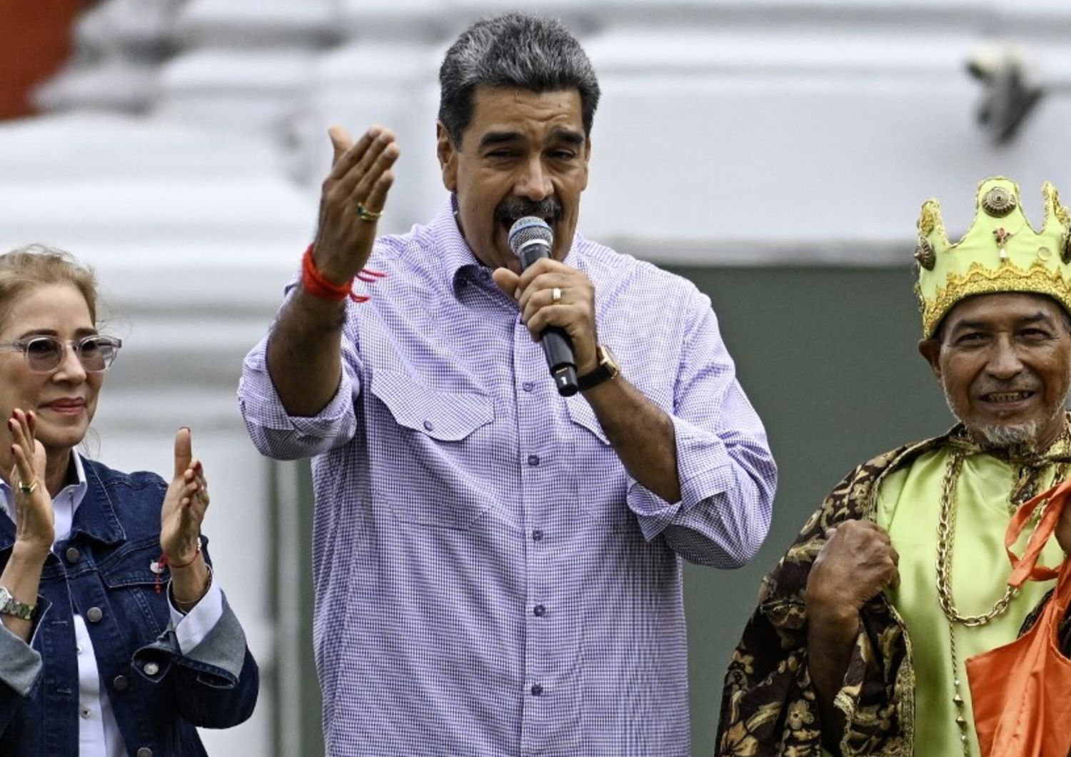 Venezuela, Nicolas Maduro si insedia per il terzo mandato consecutivo