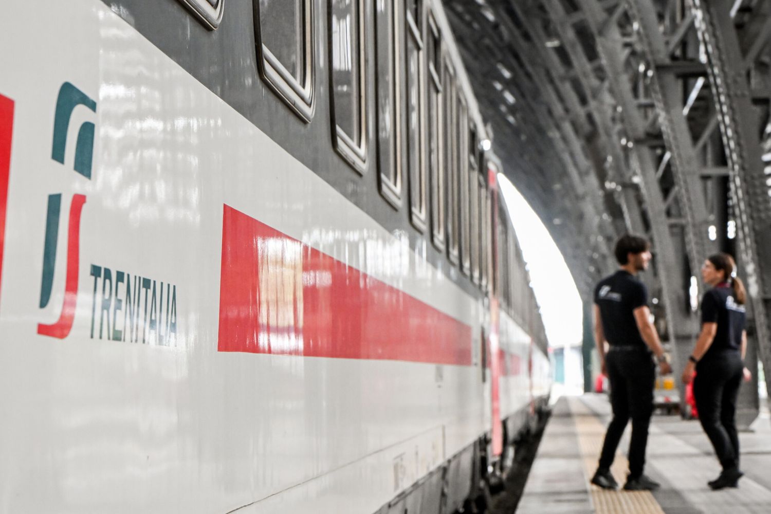 Nodo Milano, circolazione ferroviaria sospesa per verifiche alla linea elettrica. Ritardi e cancellazioni