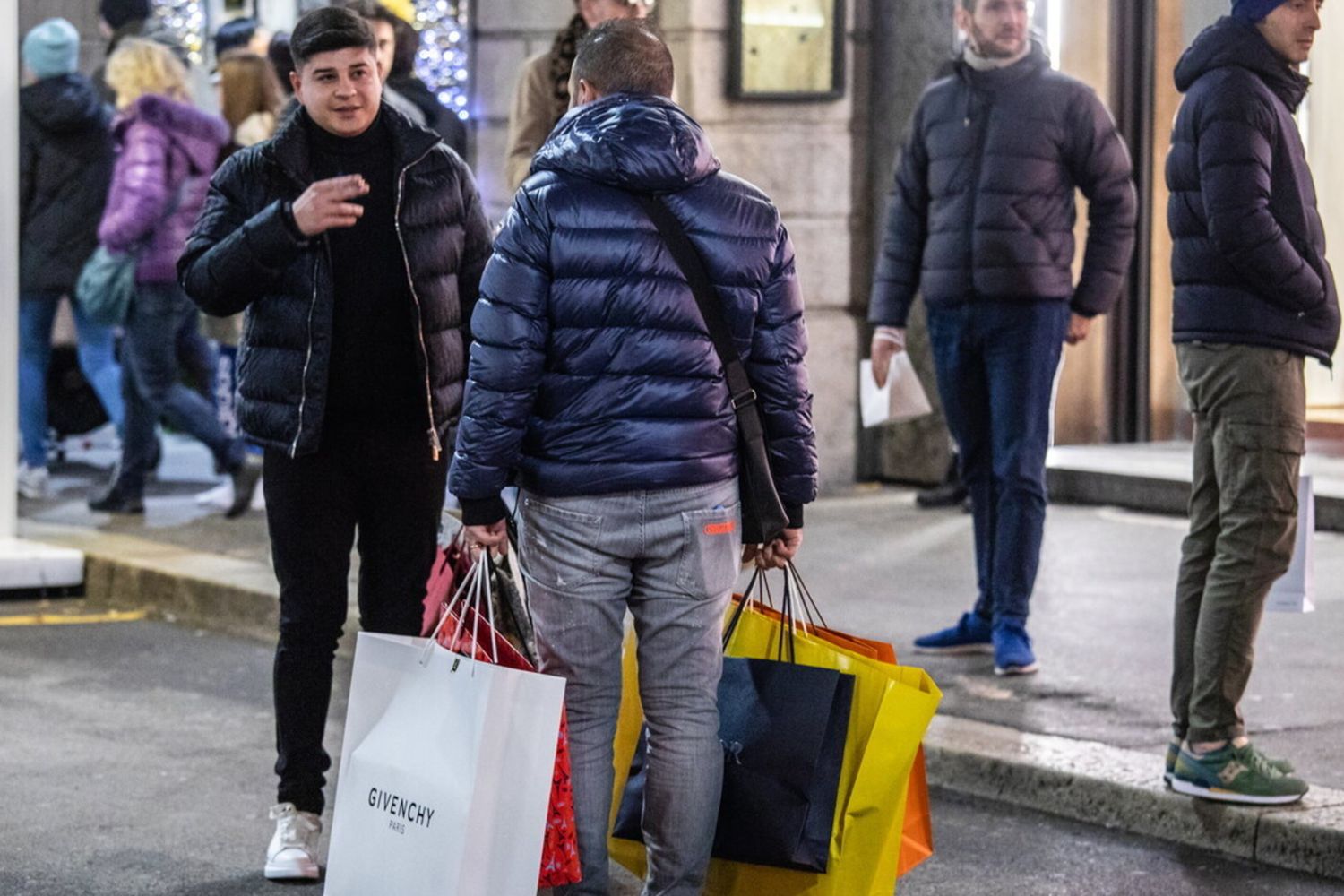 Saldi, Firenze regina dello shopping ma a Milano c'è lo scontrino più alto