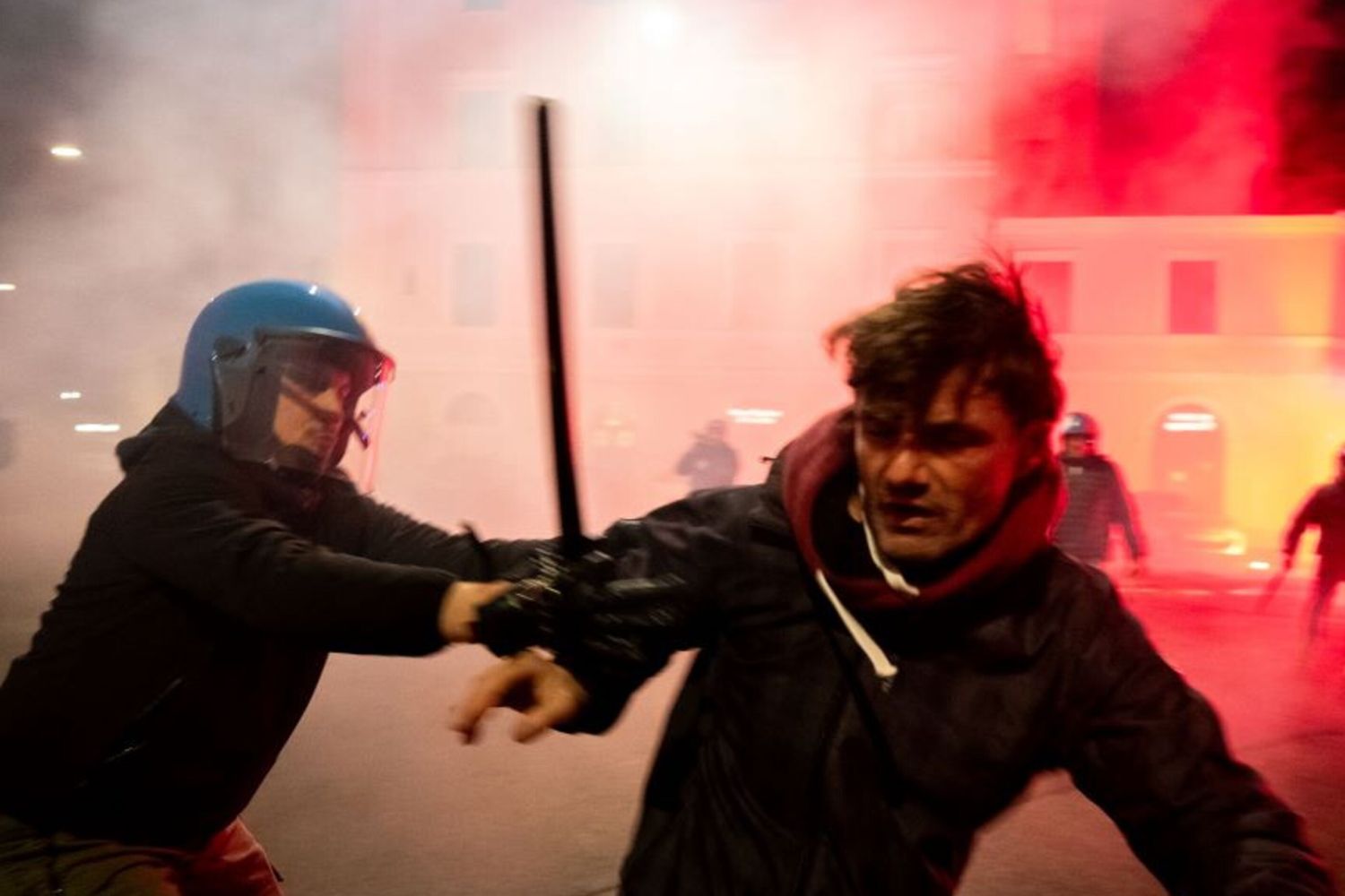 Scontri nel quartiere San Lorenzo di Roma nel presidio per Ramy