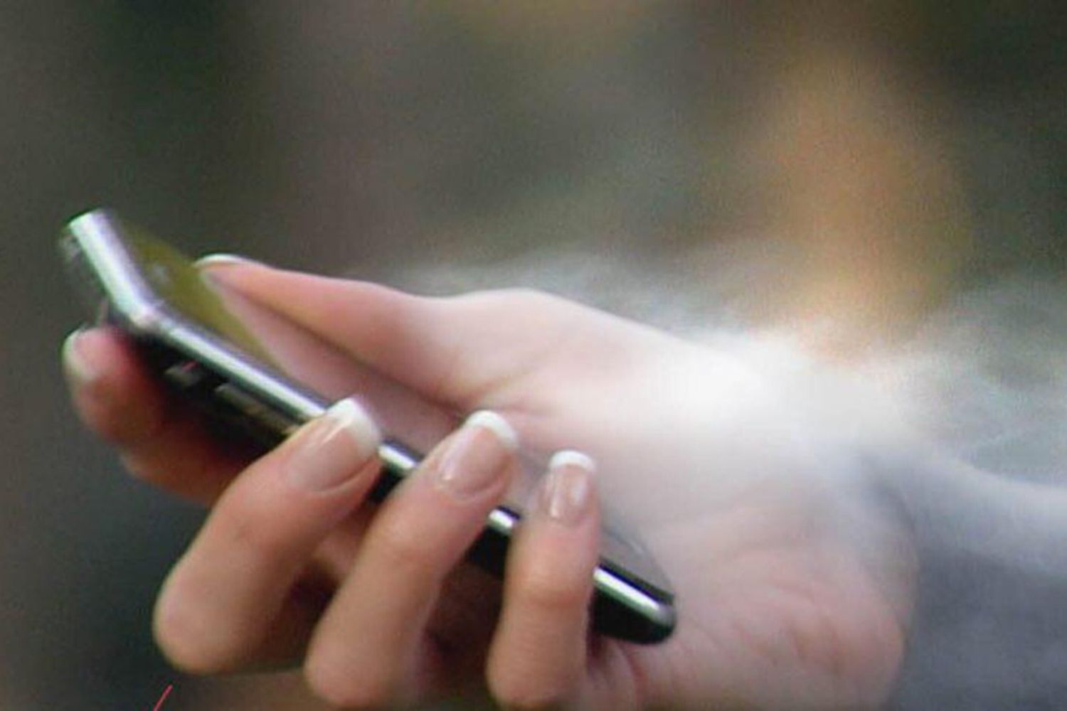 &nbsp;cellulare che prende fuoco