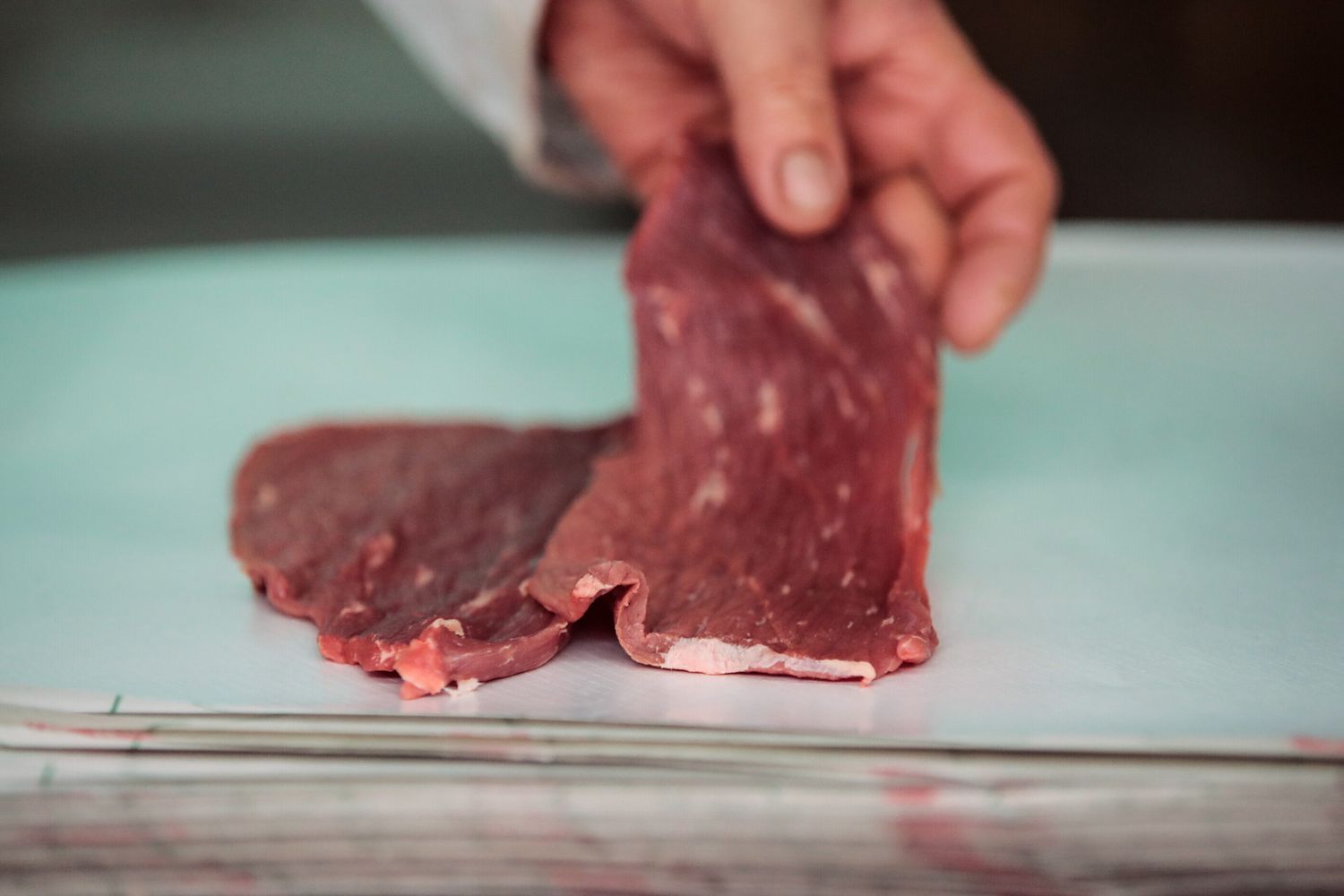 Mangiare carne rossa aumenta il rischio di demenza, ecco perchè