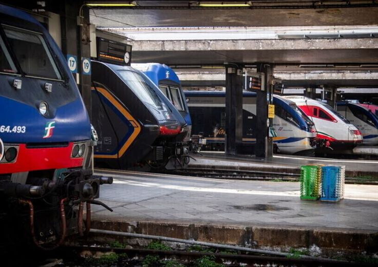 Treni, esposto di Fs. Salvini, "10 anni di malgoverno della sinistra". Renzi, "dimettiti buffone"