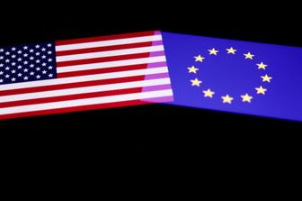 Bandiera americana e bandiera Ue