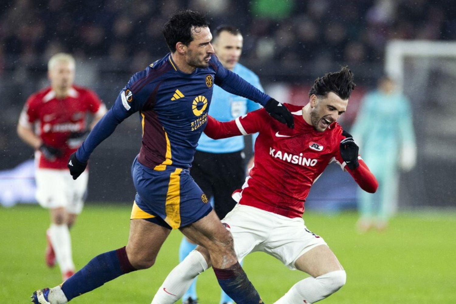 Mats Hummels e Troy Parrott