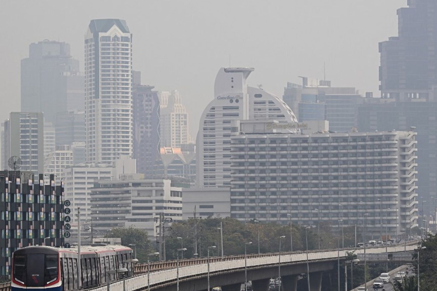 Picco massimo di inquinamento, oltre 350 scuole chiuse a Bangkok