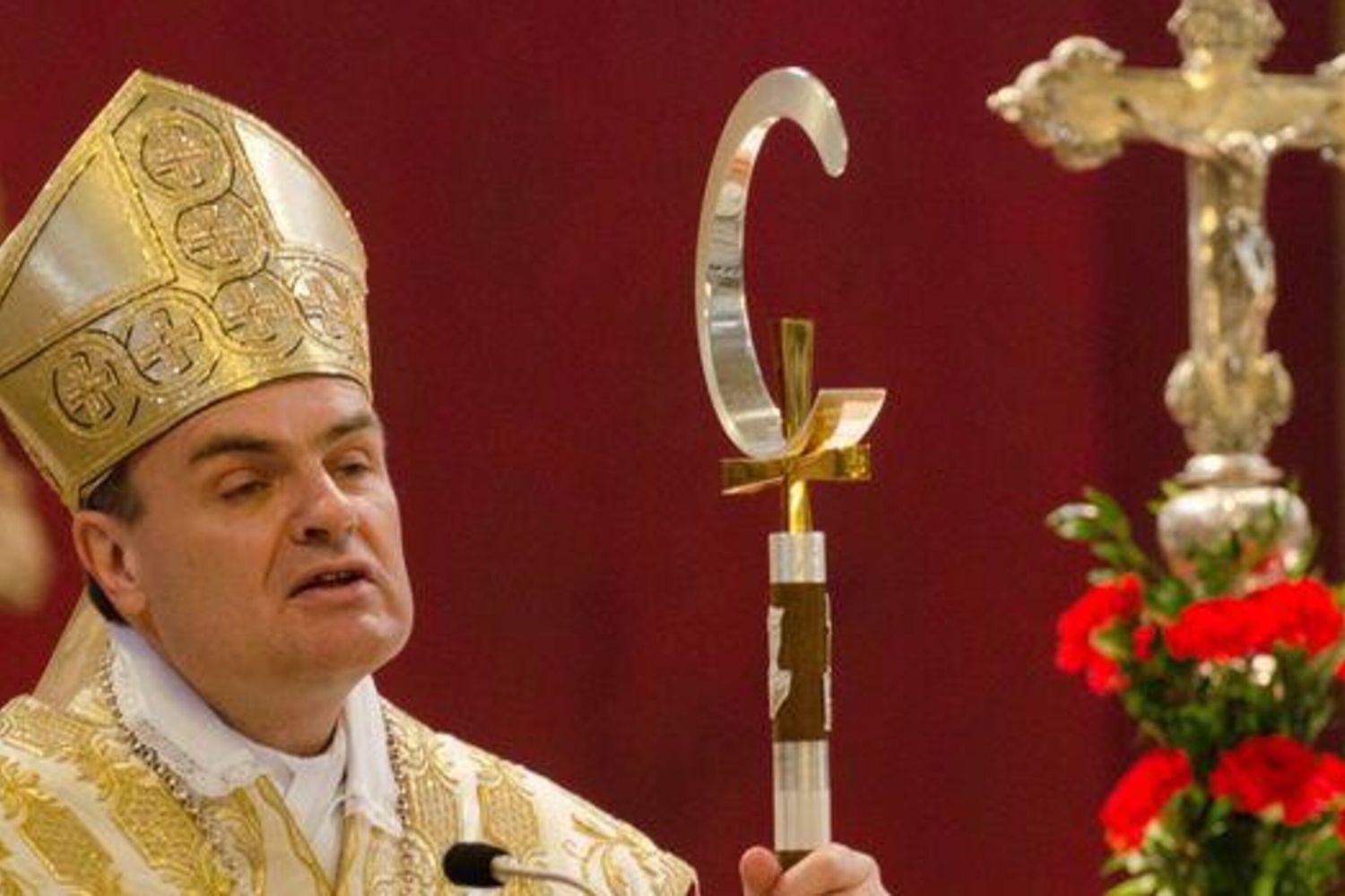 Pedofilia in Alto Adige, il vescovo Muser chiede scusa alle vittime