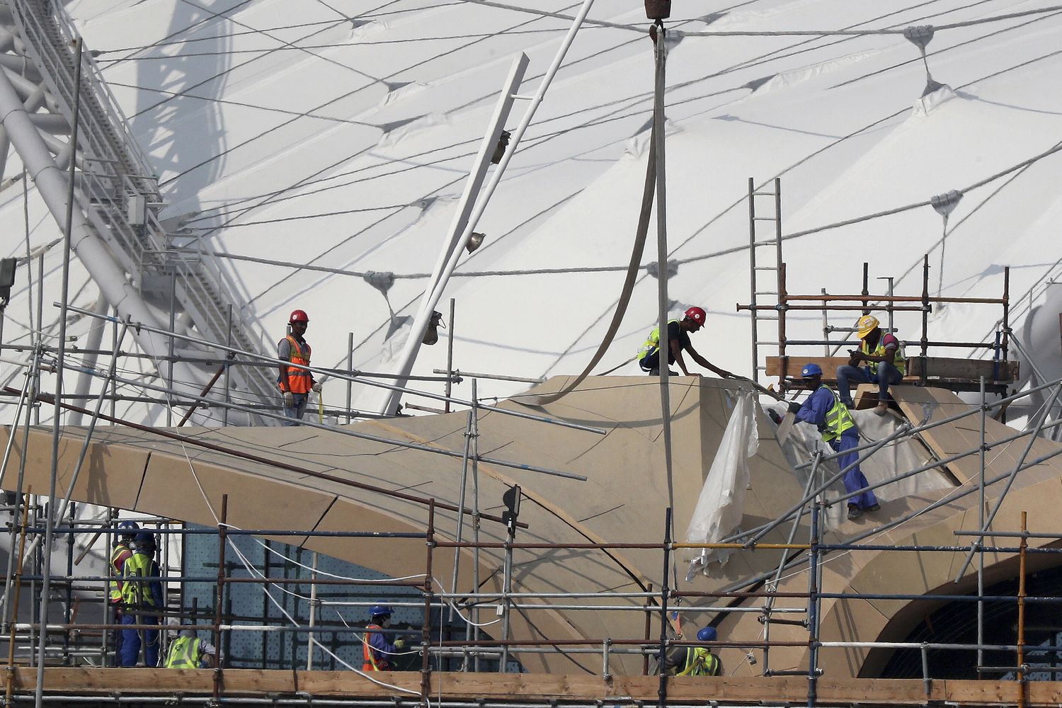 I lavori per la costruzione dello stadio di Doha