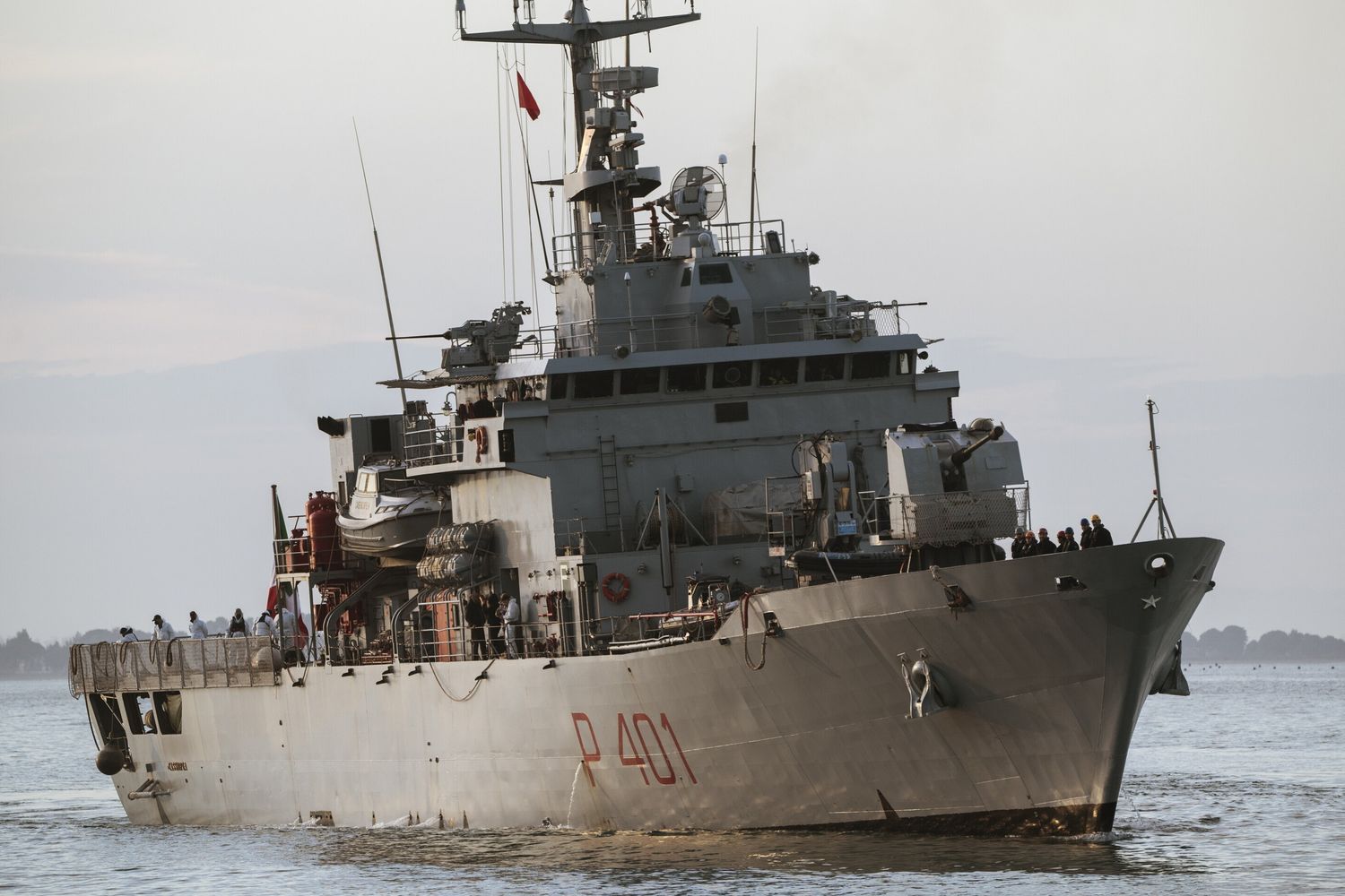 La nave Cassiopea in Albania con 49 migranti a bordo, riparte l'iter dei trasferimenti