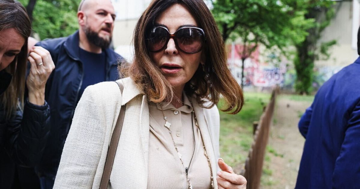 Sale il pressing su un passo indietro della ministra Santanchè