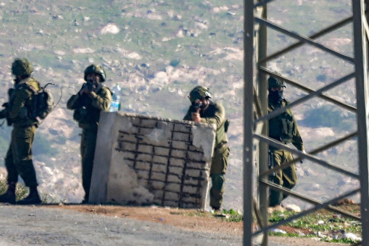 Attacca soldati israeliani, ucciso l'attentatore